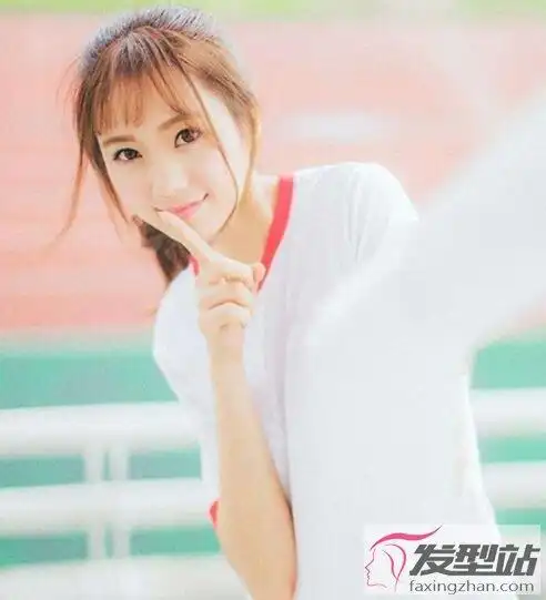 女生空气刘海马尾辫发型