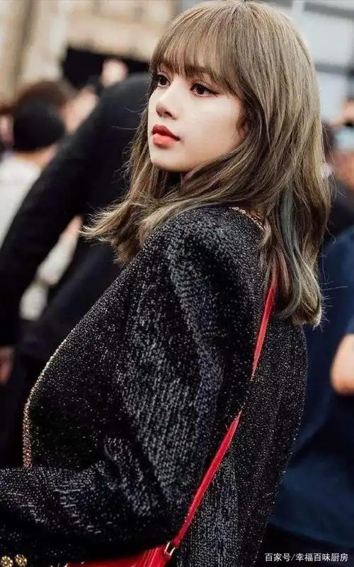 青春有你2:"宝藏女孩"lisa