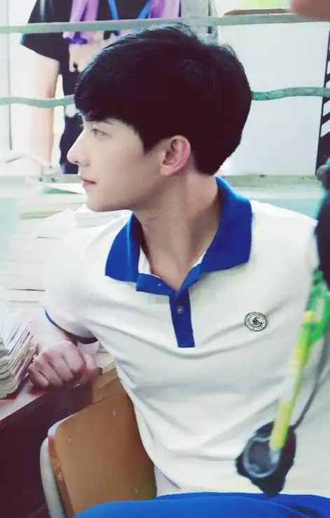 杨洋我的人间烟火校服造型路透梦回许弋##杨洋蓝白色校服造型