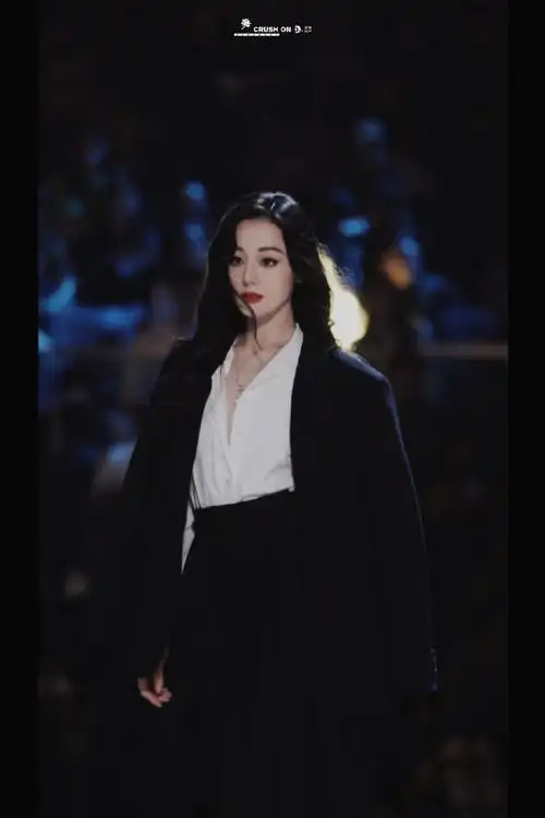 迪丽热巴有第二套吗##迪丽热巴内场侧颜##星光大赏