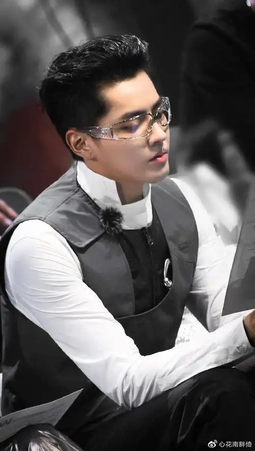 没想到baby曾多次帮赵今麦摆脱吴亦凡赵丽颖刘亦菲早就看穿他