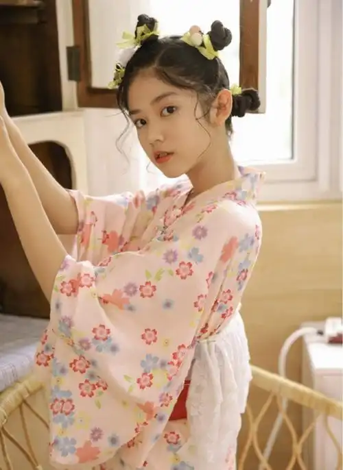 知道什么是初恋脸吗这个165cm的13岁女孩告诉你