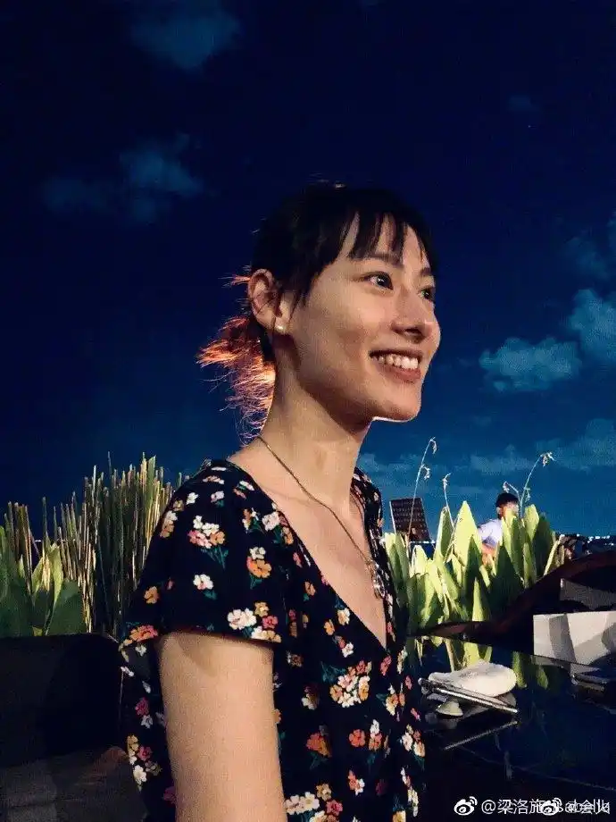 会火娱乐快报#【#梁洛施为双胞胎儿子庆生#】今天