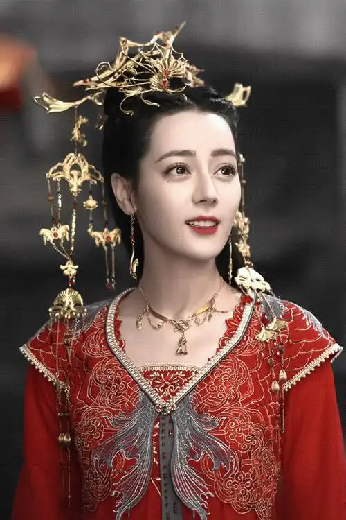 迪丽热巴纪云禾播出二周年产出接力