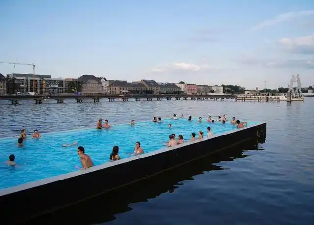 公共水边泳池:10个临水的水上运动设施