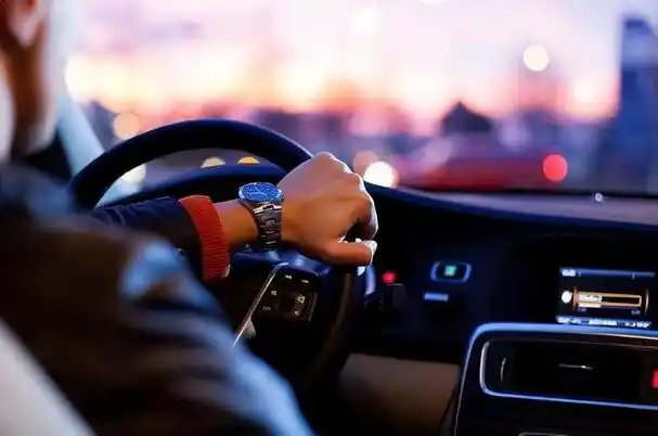 交警:超过多大就不能开车了?看看你还能开多少年的车?