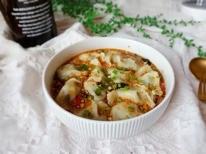 【酸汤水饺】的做法 配方,超级开胃的,酸爽开胃,香辣过瘾