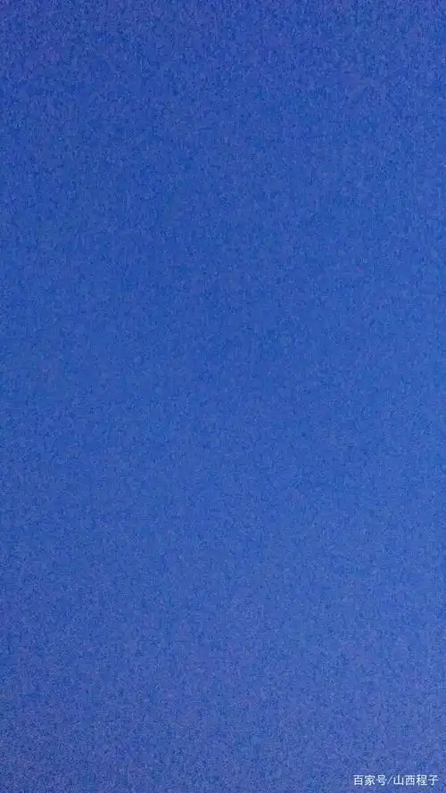 蔚蓝色的天空静悄悄的