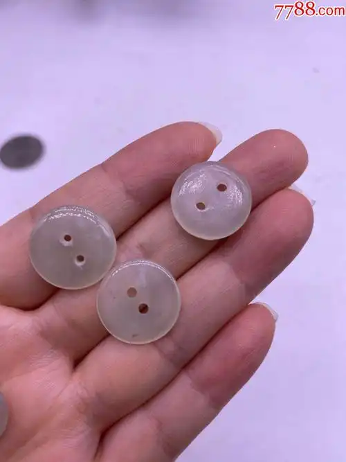 创汇时期玉纽扣10个,尺寸1.5厘米左右,品相如图,100包快递