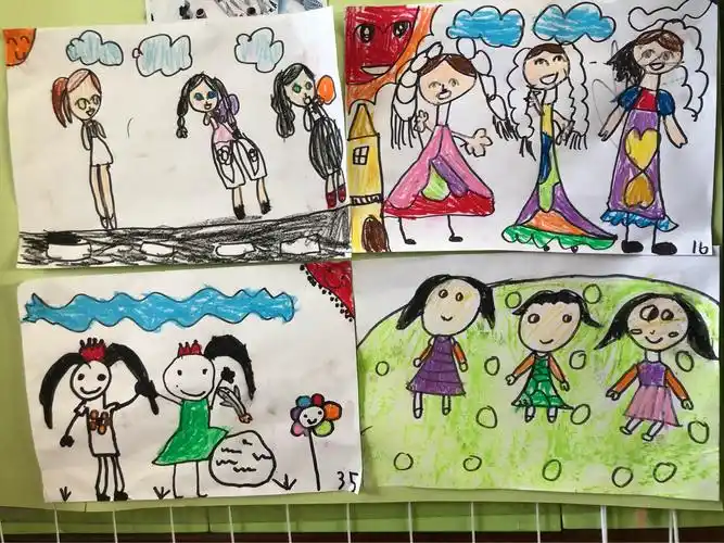 快来看看我们搭建的美丽的幼儿园吧! 瞧!