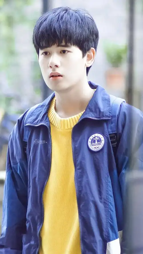 我对笑起来好看的人没办法不喜欢,比如胡先煦笑起.