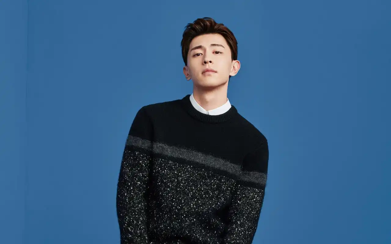 邓伦时尚帅气写真高清桌面壁纸