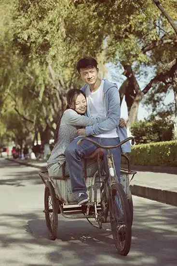 唐曾新戏上演硬汉柔情 撑爆夏日荧屏