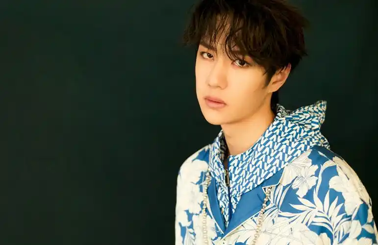 男 王一博 > 王一博酷帅养眼时尚写真图片(3/6)返回首页 电脑壁纸