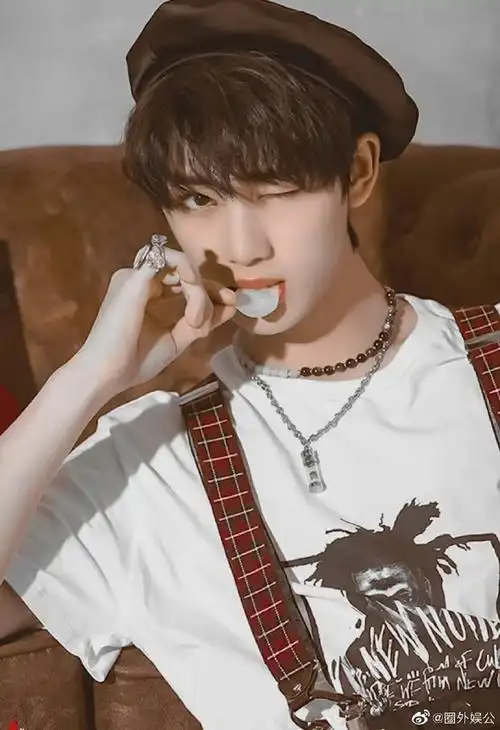 丁程鑫夏日少年派学院风造型