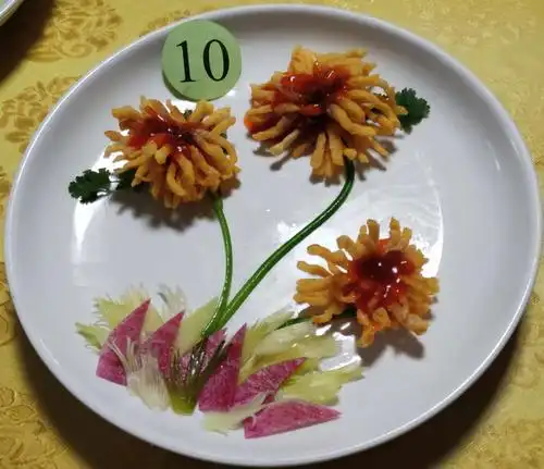 最后,最具自由性,最具创造力的自选热菜发挥项目,等待裁判们评判.