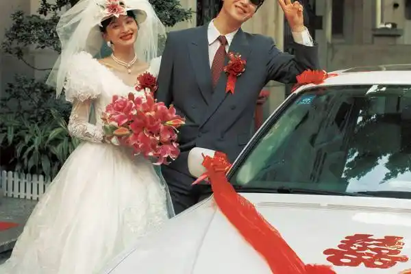 拍了爸妈同款90年代婚纱照,成片好爱-婚纱照案例-全名榜单