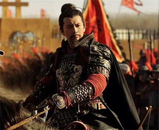 古代将军画像如岳飞关羽,为何铠甲外再斜披战袍,是否多此一举?