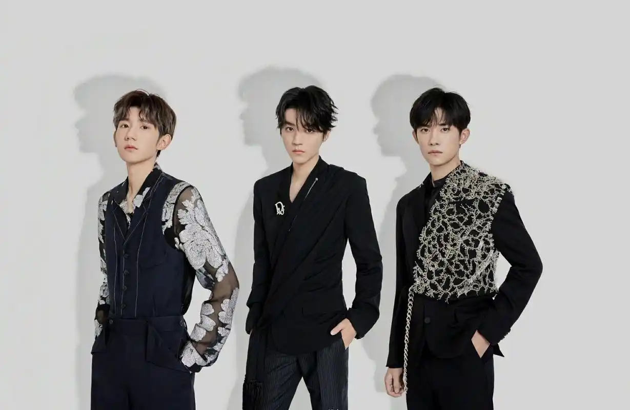 tfboys分享210110tfboys线上演唱会年度热度榜冠军最棒的三小只