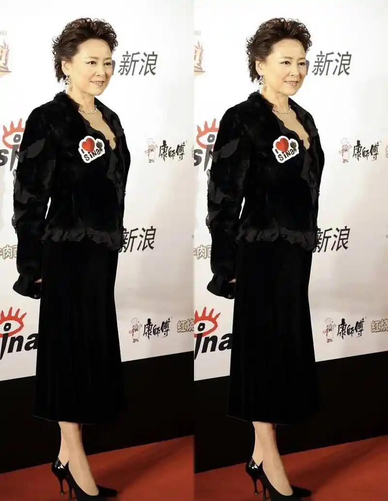 63岁张瑜自然老去也挺美,虽然脸上有了岁月痕迹,身材依然很撩人