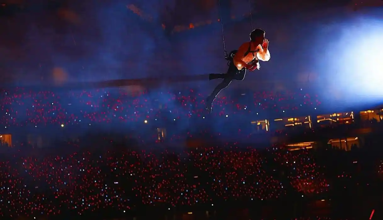 华晨宇鸟巢演唱会秀高空翻,华晨宇为什么总能带给我们惊喜