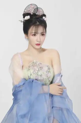 手机壁纸 明星 > 柳岩性感唯美古装图片手机壁纸(5张)   上一组图