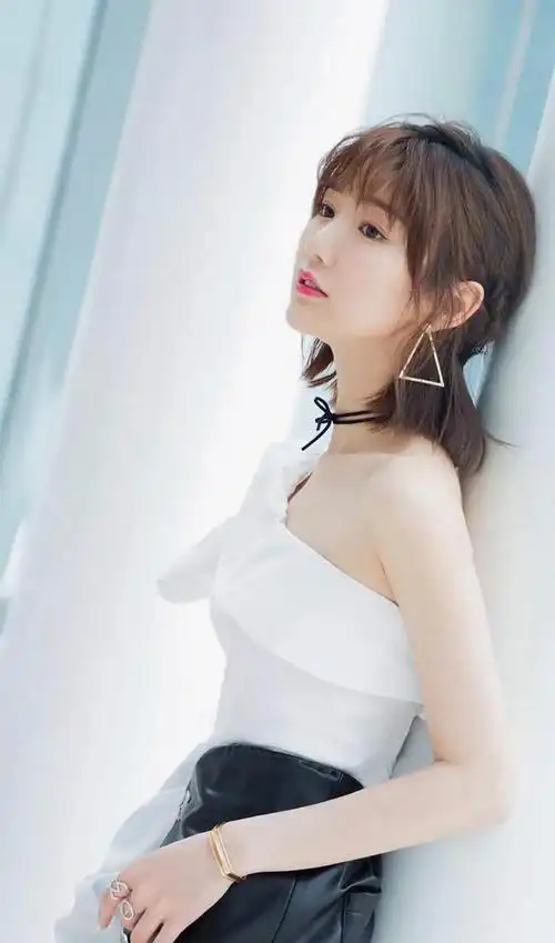 33岁毛晓彤,甜美可人身材有型,这个女神越来越有魅力了 - 毛晓彤蒙面