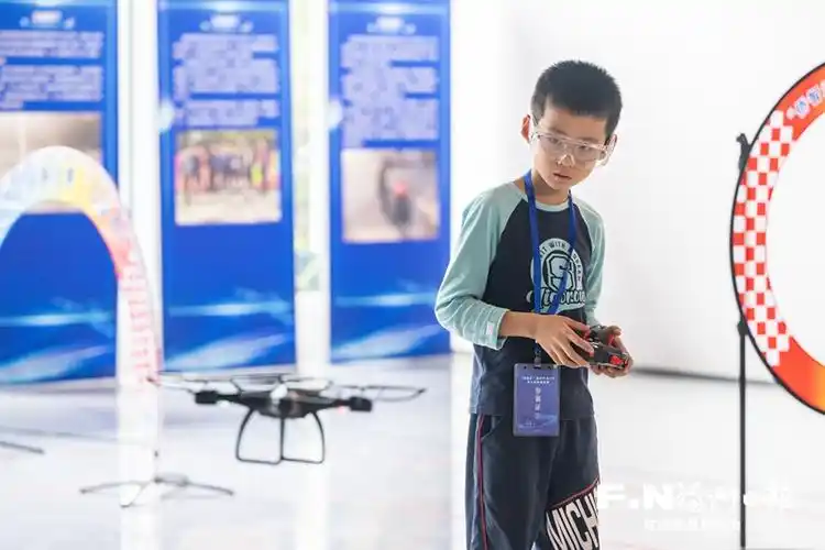 "侨智汇"福州市青少年无人机科普竞赛开赛