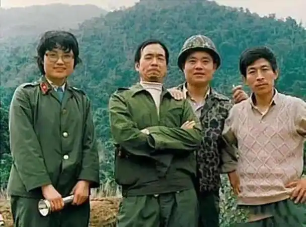 86年女军医偷跑上前线被党内严重警告救下130名战士后立大功