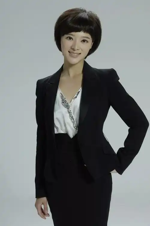 data-lemmaid="6395180">新闻主播 /a>,一级播音员,央视新闻中心首席