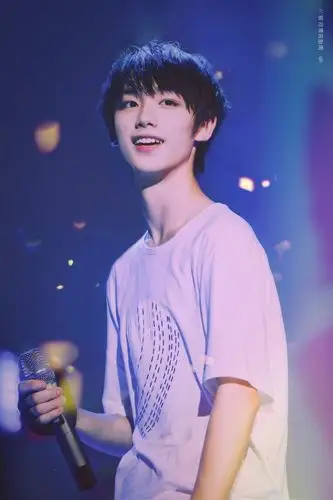 丁程鑫出圈图真的太多了吧!好多出圈万转神图_高清图集_新浪网