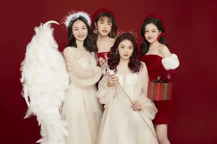 海马体四人闺蜜照新年就是要红红火火呀78