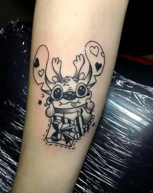 卡通史迪仔纹身图片_手臂纹身图案