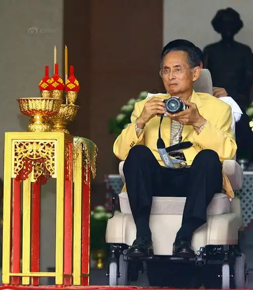 老照片还原泰国国王普密蓬鲜为人知的一面