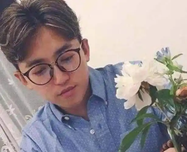 姚译添工作认真,私下又是一名小可爱