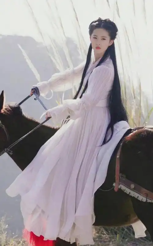 刘亦菲神雕侠侣小龙女的骑马剧照那时候的神仙姐姐好嫩