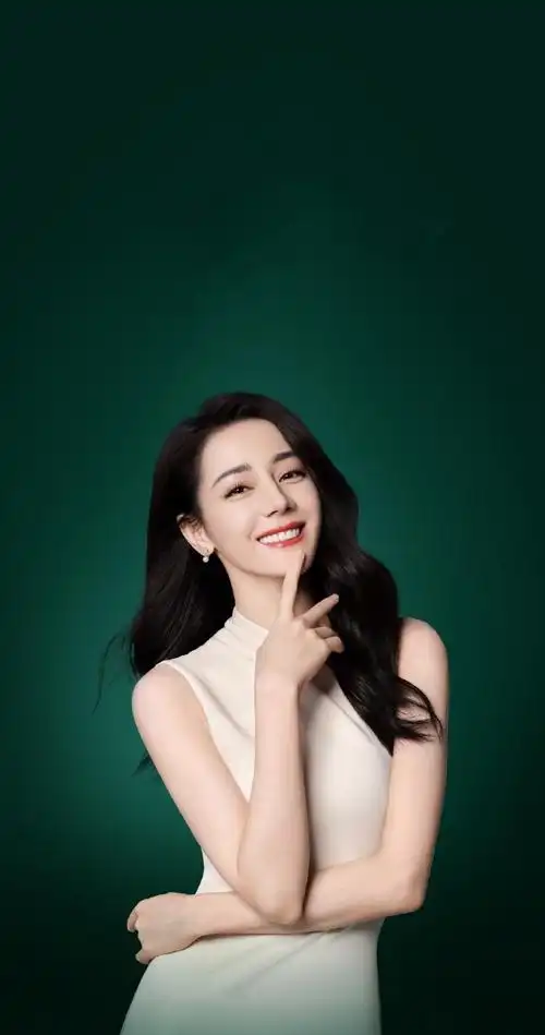 一些品牌新图及其他@dear-迪丽热巴#迪丽热巴拍出一个爱心##迪丽热巴