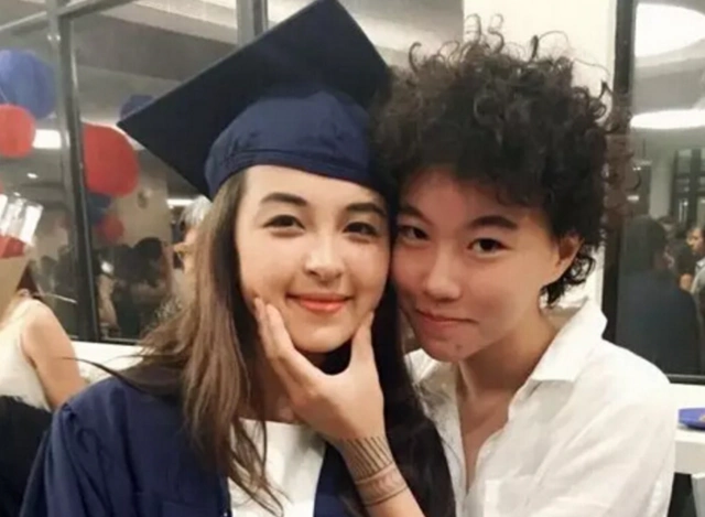 窦靖童和闺蜜好友水原希子.