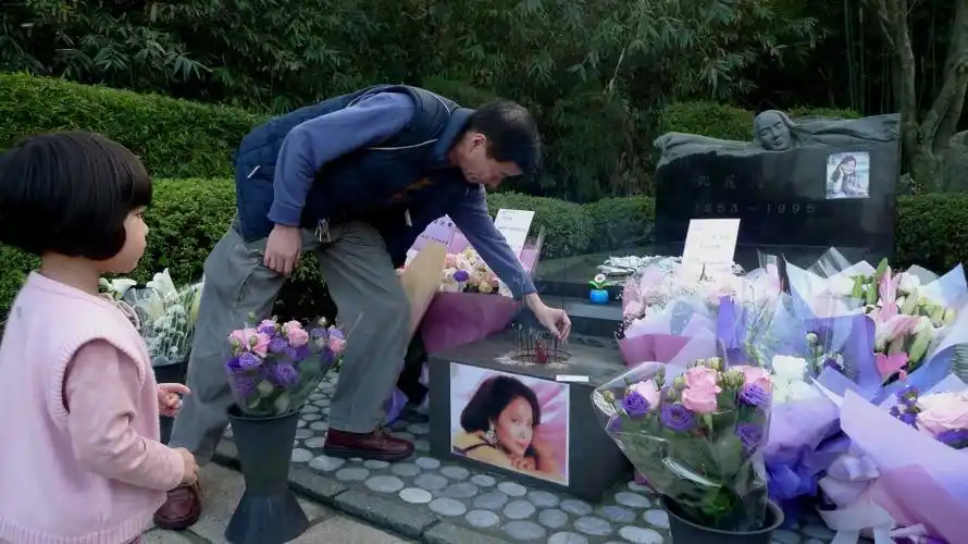 镜头下邓丽君墓地