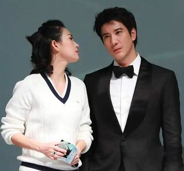 醒宝称礼物中最爱王力宏照片,章子怡直呼吐血