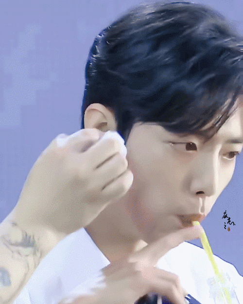 肖战喝水花絮##肖战