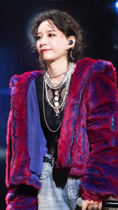 李斯丹妮超话lsdn#李斯丹妮澳门季风音乐会#截修几张康康06@李斯