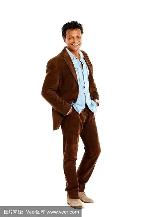 时尚成熟的男性模特摆姿势的白色