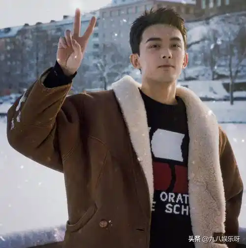 网友曝95花顶流恋情,细节指向"吴露可逃",女方辟谣_赵露思_吴磊_合作