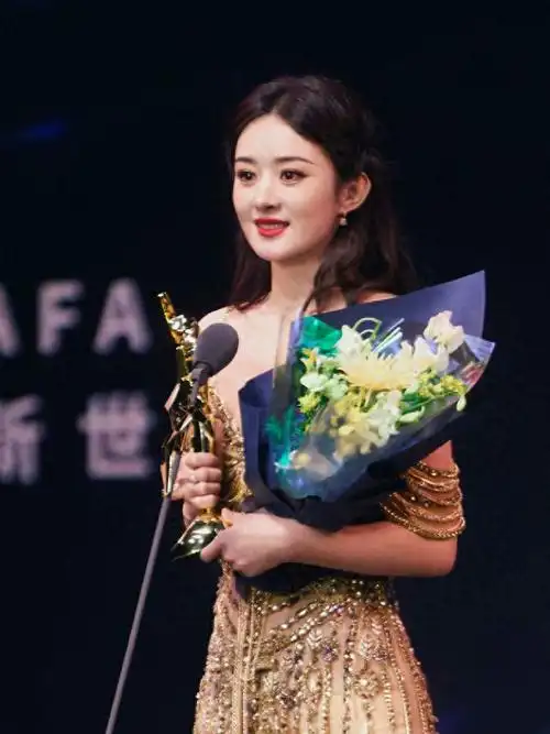 《烈焰》口碑炸裂,妆造漫改成"照妖镜",演员真丑假丑一目了然|马苏