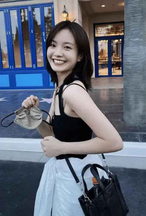 差点被轰下台?24岁的"影后"李庚希,再一次给娱乐圈敲响警钟