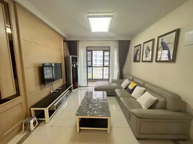 不想搞装修的看过来哦地铁口的三房二卫