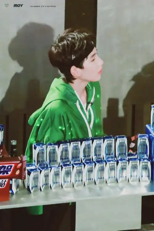 王源超话#王源2022时和岁暖#小绿衣合集"小绿衣就是我!"@tfboys-王源