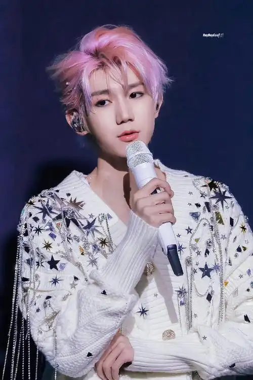 王源超话有王源新粉在求粉发的美图 我就把我的珍藏再发一遍要收图的