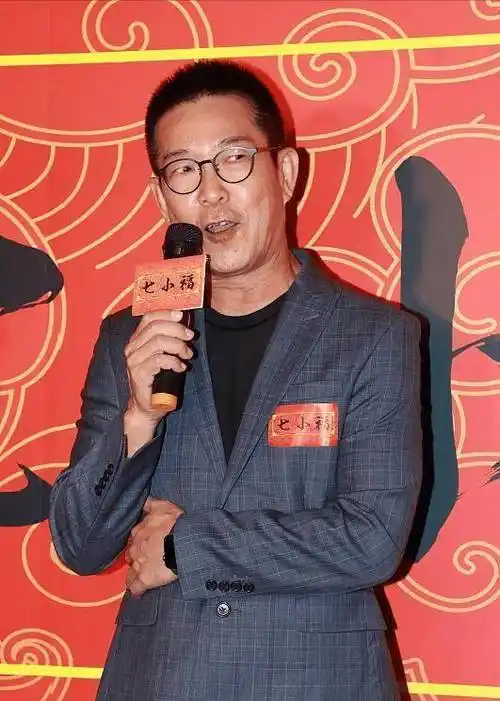 七小福罕见聚首洪金宝老态尽显元彪年轻梁家辉瘦脱相成龙缺席